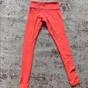 Lulu lemon wunderunders size 6